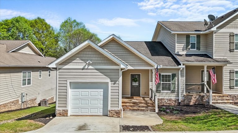 529 E Perkins Creek Road sold home in The Groves At Perkins Creek, Seneca, SC