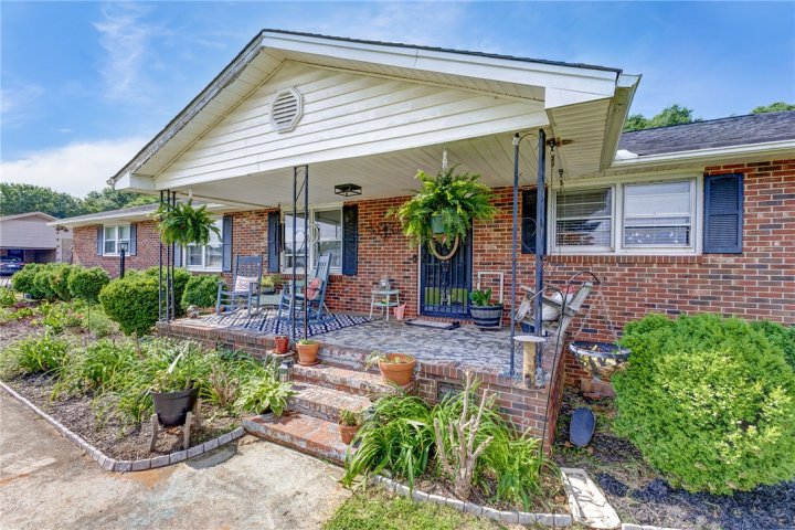 203 Greenmeadow Circle sold home in Greenbriar, Anderson, SC