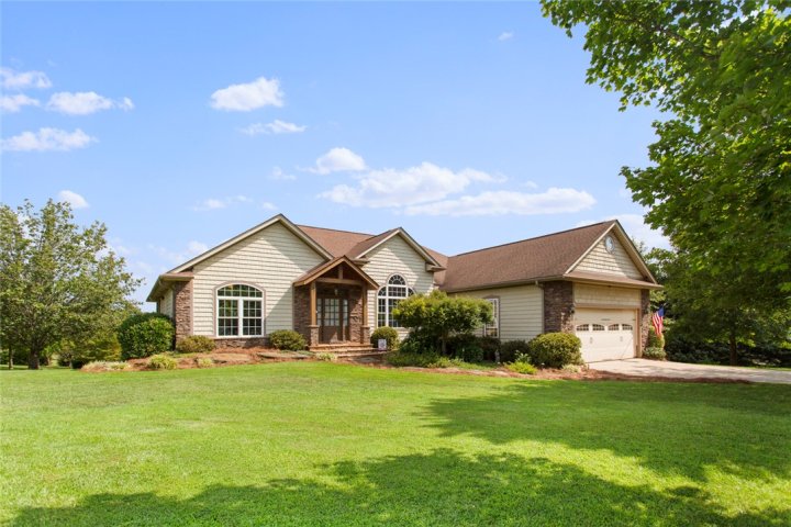 407 Home Stretch Drive sold home in Blue Mountain Estates, Seneca, SC