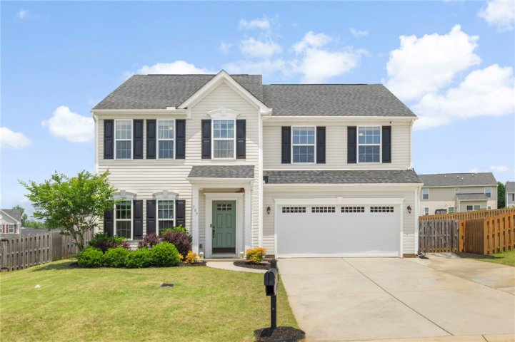 305 Vicksburg Drive sold home in The Oaks At Shiloh Creek, Piedmont, SC