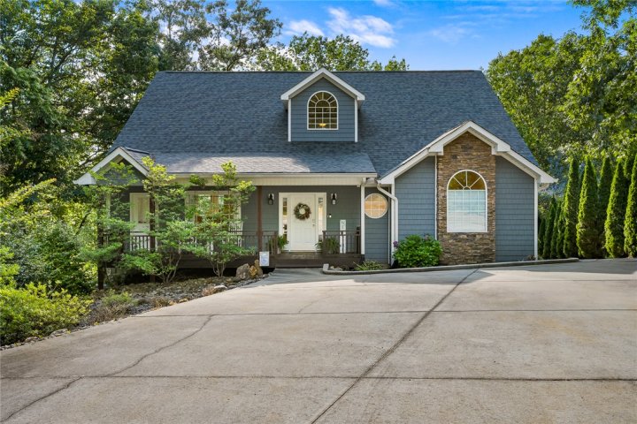 223 Inlet Pointe Drive sold home in Inlet Pointe, Anderson, SC