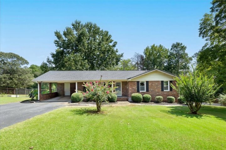 215 Ridgecrest Drive sold home in McDaniel Heights, Easley, SC