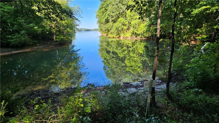 184 Seminole Point Road sold home in Seminole Point, Fair Play, SC