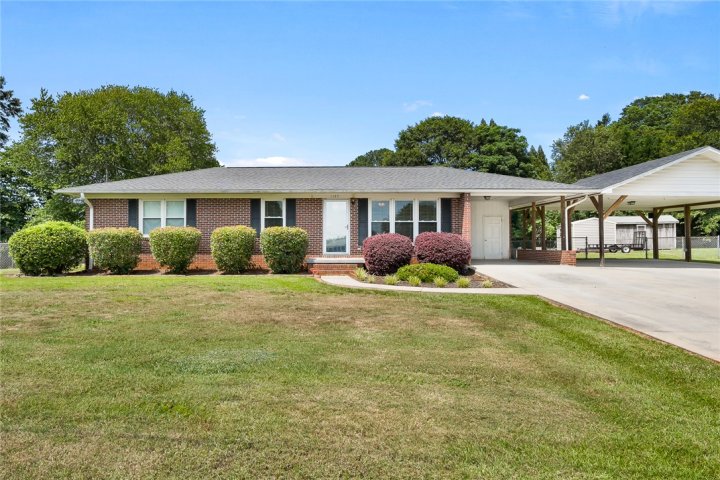 1147 Briarwood Drive sold home in Tanglewood, Seneca, SC
