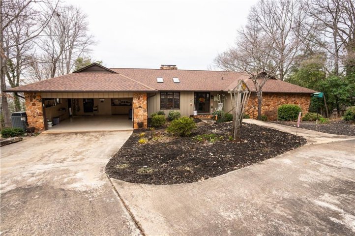 1214 Sunset Lane active home in Stone Creek Cove, Anderson, SC