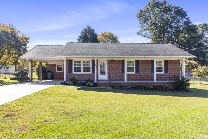 734 Tanglewood Drive sold home in Tanglewood, Seneca, SC