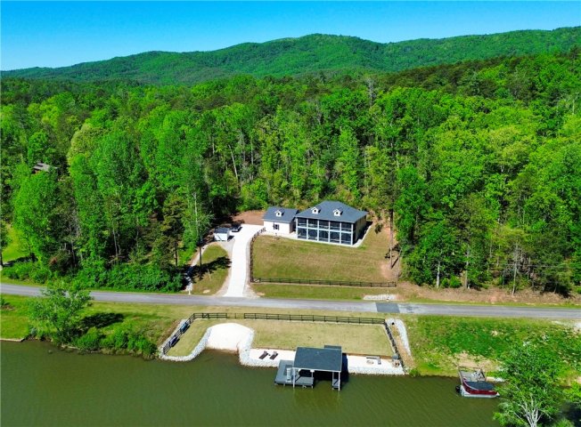 A home in Cherokee Lake, Tamassee