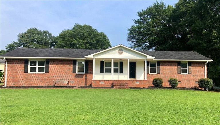 213 Oxmoor Drive sold home in Stonehaven, Anderson, SC