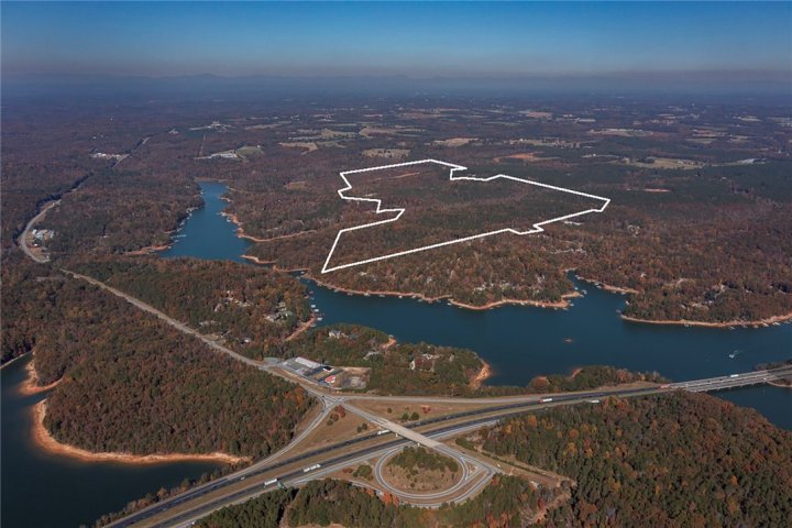 00 Fishers Cove Road active home in Lake Hartwell, Fair Play, SC