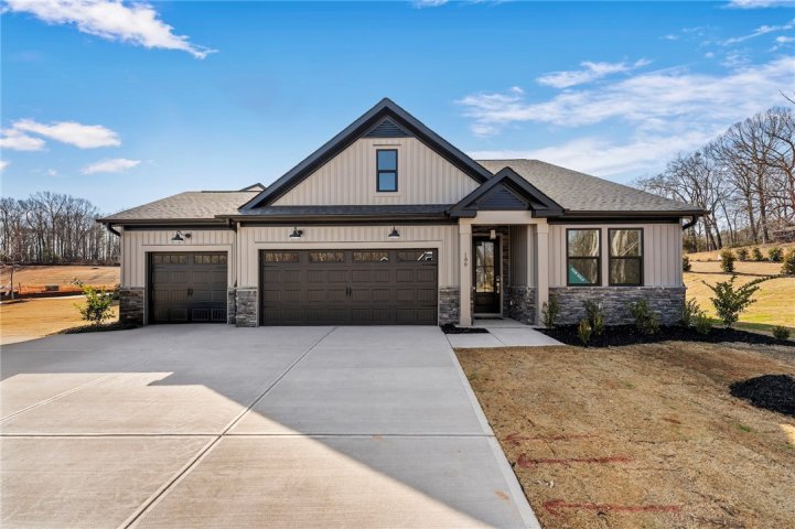 100 Saratoga Oaks Street active home in Saratoga Oaks, Williamston, SC