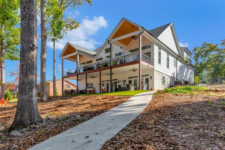 401 Broadwater Circle active home in Sadlers Forest, Anderson, SC