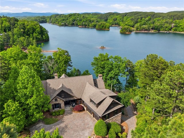 320 Knollwood Drive active home in Cliffs At Keowee Falls South, Salem, SC