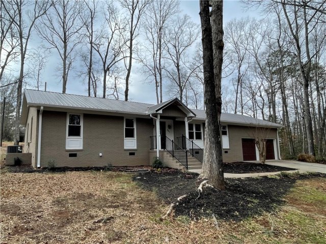 301 Stratford Road sold home in Forest Hills, Pendleton, SC