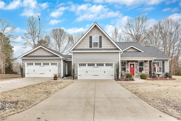 160 Inlet Pointe Drive sold home in Inlet Pointe, Anderson, SC
