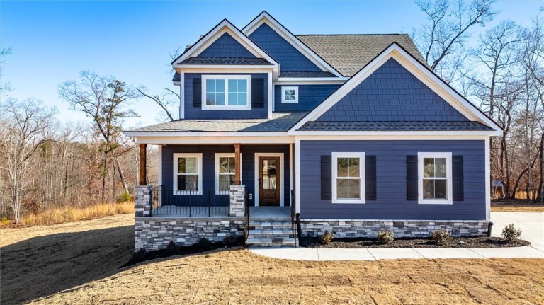 408 Falcons Lair West Drive active home in Falcons Lair West, Walhalla, SC