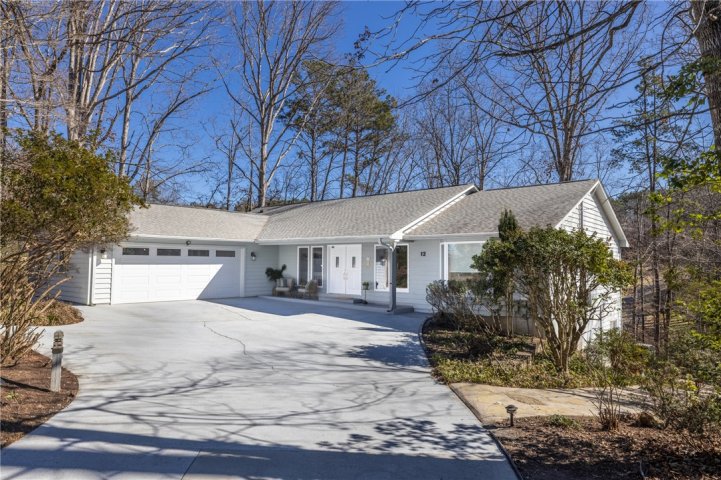 12 Yeoman Lane active home in Keowee Key, Salem, SC