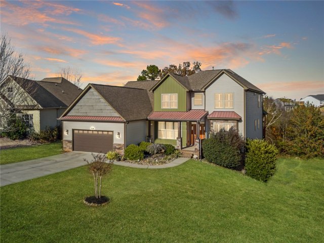 Homes in Shadowood, Seneca
