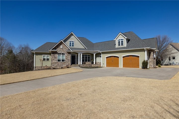 Homes in Blue Mountain Estates, Seneca
