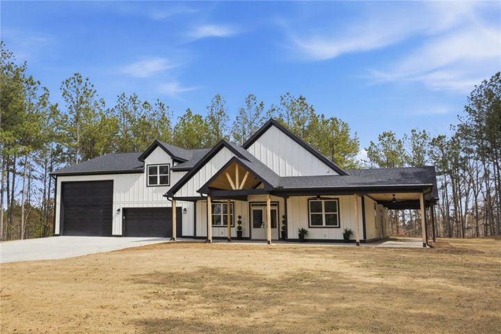 147 Mcalister Road active home in Peninsula Pointe North, West Union, SC