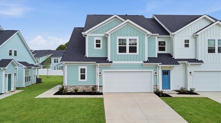 417 Crestcreek Drive pending home in Village At Midway, Anderson, SC