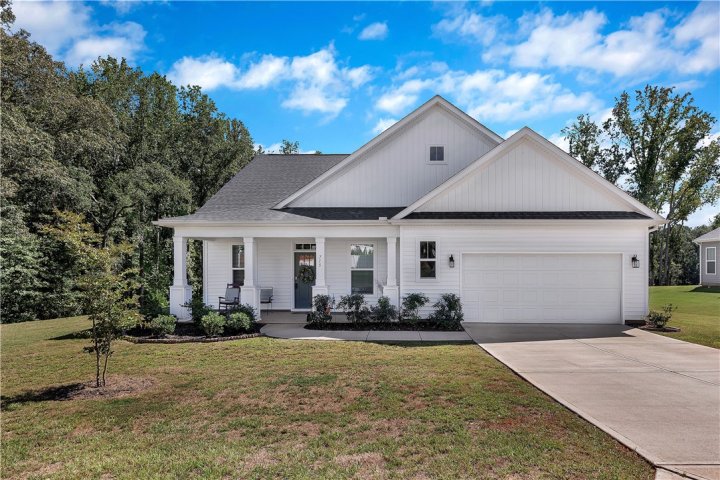 715 Oak Hill Lane active home in Breckenridge-Anderson, Belton, SC