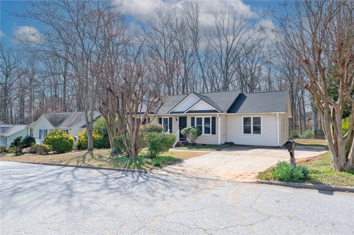 200 Dunwoody Drive sold home in Dunwoody Oaks, Simpsonville, SC