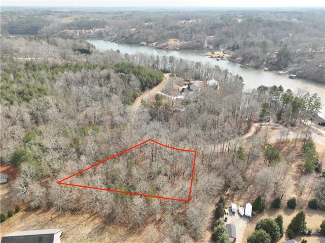 130 W Waters Edge Lane active home in Waters Edge, West Union, SC