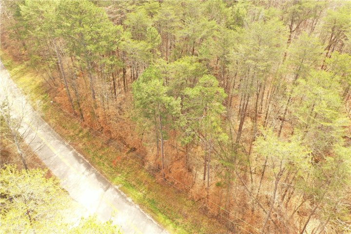 100 Queenanne Court active home in Chickasaw Point, Westminster, SC