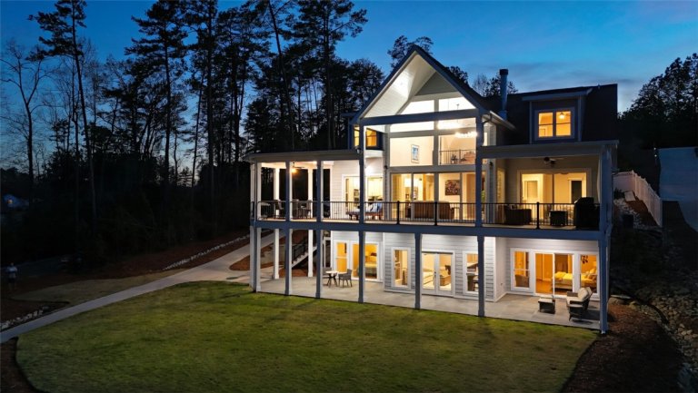 9012 Reservoir Road active home in Peninsula Pointe North, West Union, SC