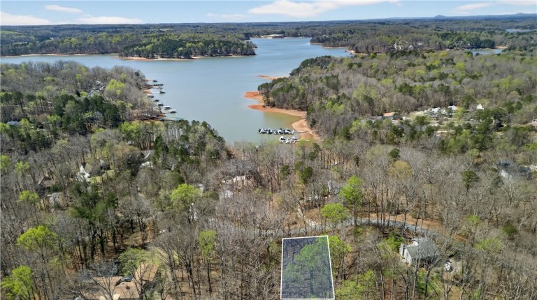 00 Bay Drive active home in Cherokee Bay, Fair Play, SC