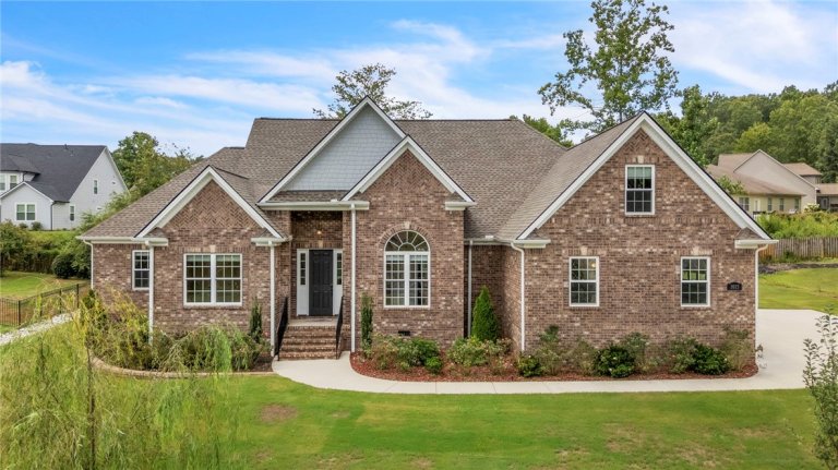 1015 Winmar Drive active home in Brookstone Meadows, Anderson, SC