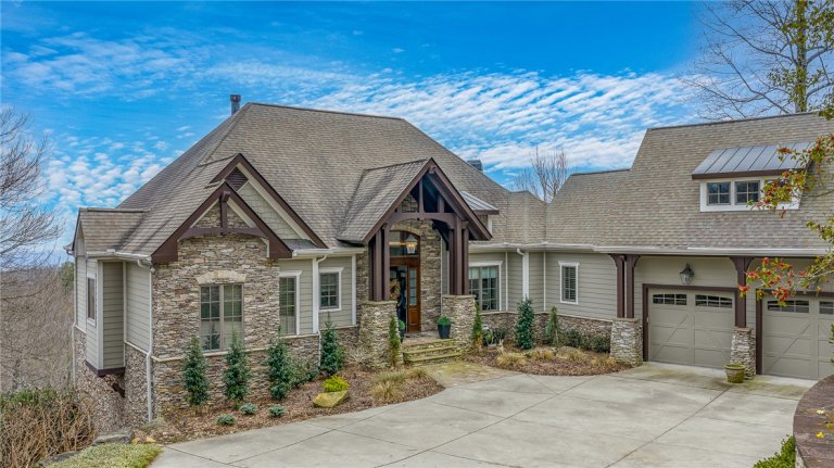 315 Blazing Star Trail active home in Cliffs At Glassy, Landrum, SC