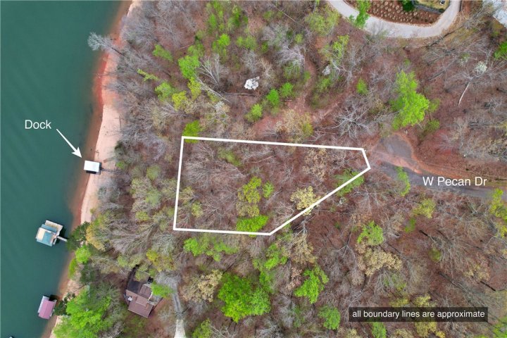 705 W Pecan Drive active home in Foxwood Hills, Westminster, SC