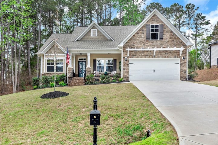 2638 Dog Leg Lane active home in Cross Creek Plantation, Seneca, SC