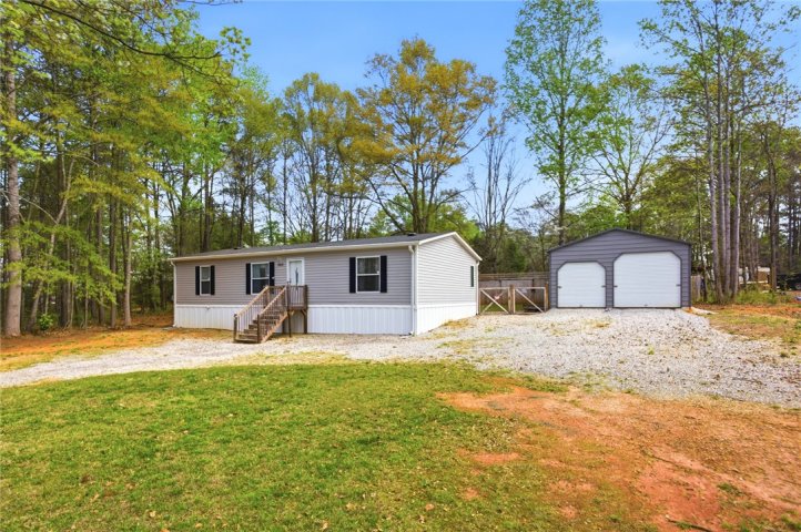 Homes in Timberlake, Seneca