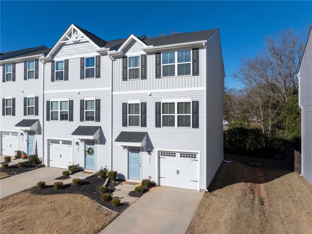 109 Brooklane Court active home in Edgewood Townes, Easley, SC