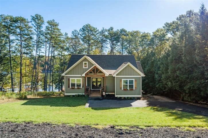 206 Elm Drive active home in Foxwood Hills, Westminster, SC