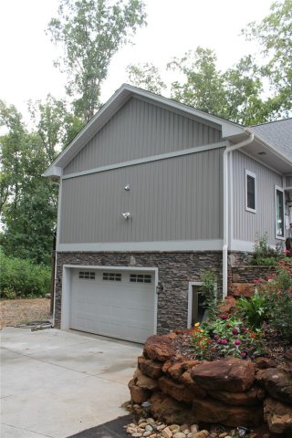 332 Two Rivers Drive active home in Lake Hartwell, Westminster, SC