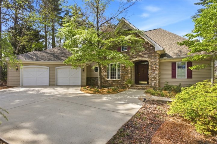 234 Bay View Drive active home in Bay Ridge, Salem, SC