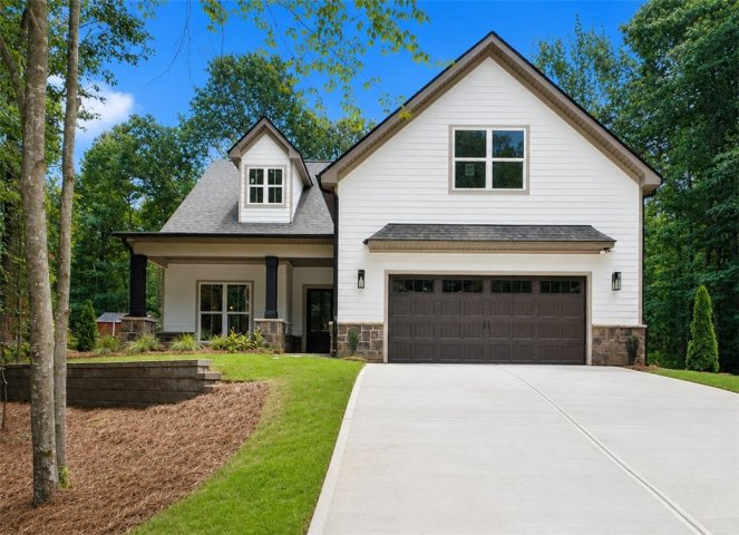 328 Point Road active home in Chickasaw Point, Westminster, SC