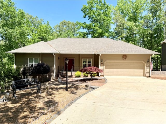 10 Captain Lane active home in Keowee Key, Salem, SC