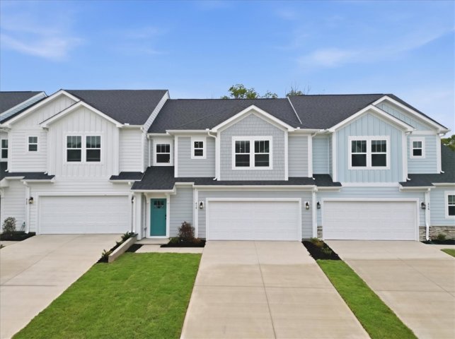 418 Crestcreek Drive active home in Village At Midway, Anderson, SC