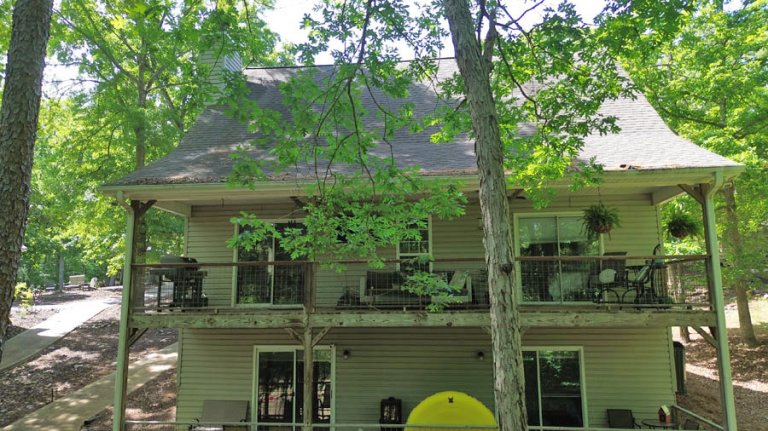 303 Cherrwood Drive active home in Foxwood Hills, Westminster, SC
