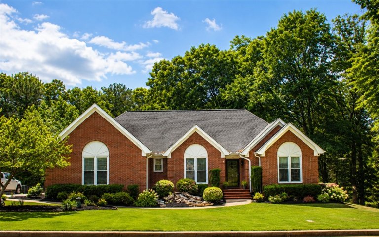 100 Camperdown Court active home in Belmont Plantation, Easley, SC