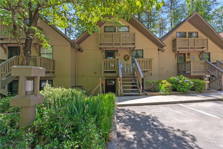560 S Flagship Drive 7 active home in Keowee Key, Salem, SC