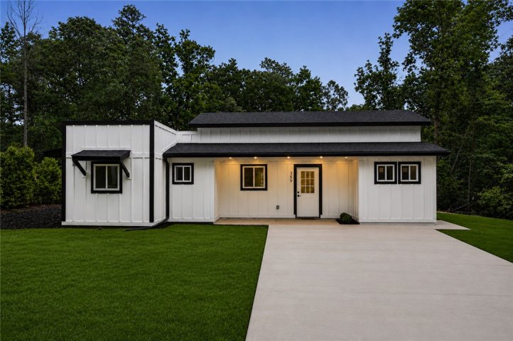 359 Beech Drive active home in Foxwood Hills, Westminster, SC