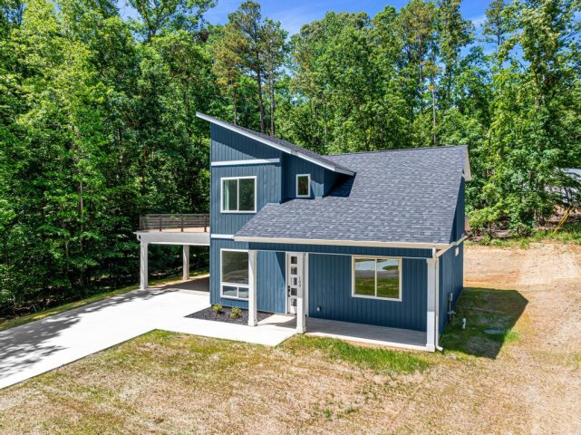 100 Plum Street active home in Chickasaw Point, Westminster, SC