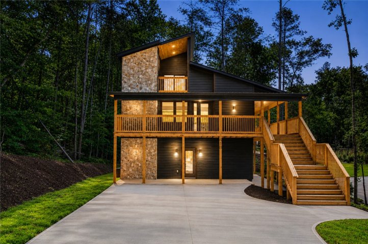 418 Tiger Lane active home in Foxwood Hills, Westminster, SC