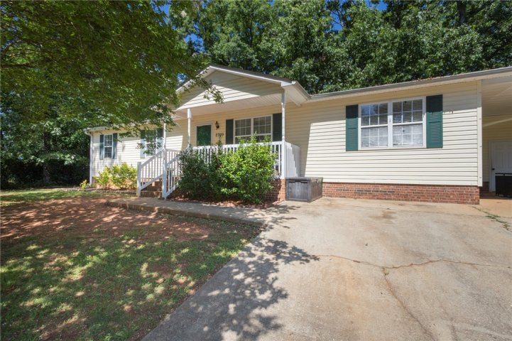 Homes in Long Meadow, Anderson
