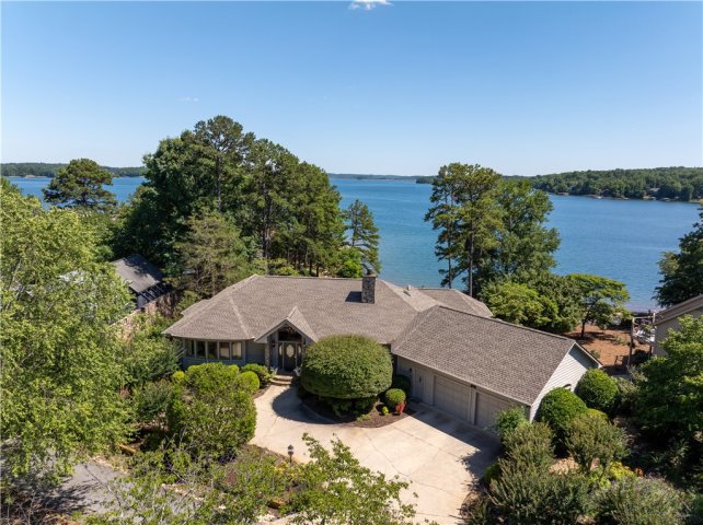 10 Beacon Drive active home in Keowee Key, Salem, SC